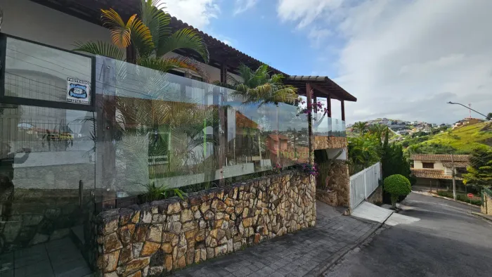 Casa de Alto Padrão para Aluguel no Bom Clima Juiz de Fora | 600m² | 5 Quartos | Piscina