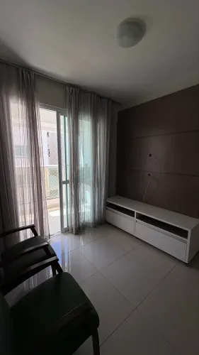 Apartamento 3 quartos uma suite, armários e ar condicionado em 2 quartos com varanda