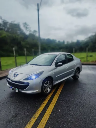 Peugeot 207 Sedan Passion XR 1.4 Flex 8V 4P 2010