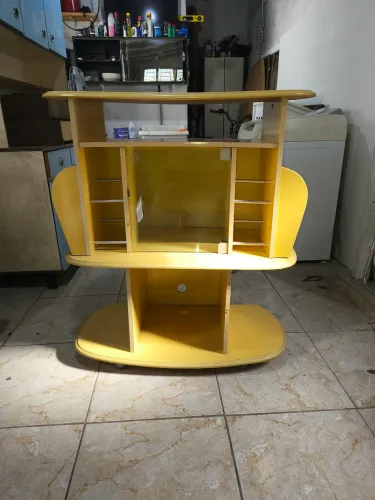 Reck de sala com porta vidro
