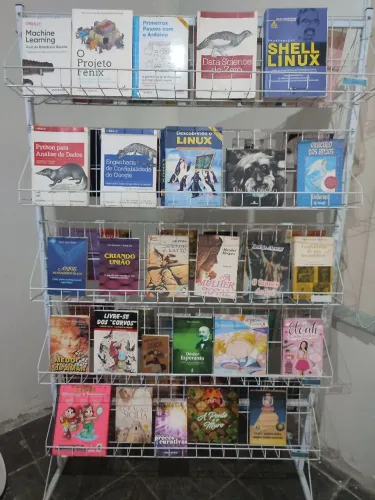 Diversos livros novos e usados