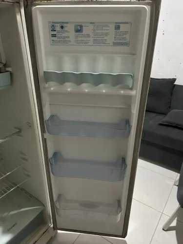 Vende-se geladeira