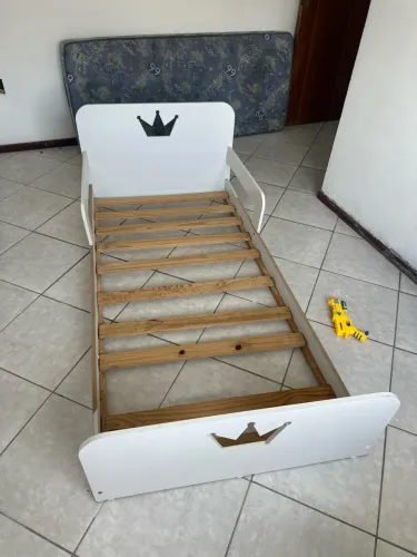 Cama infantil montessoriana