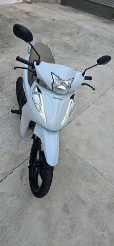Honda Biz 125 EX zero com apenas 580 km e na garantia honda fez 1 revisão ANo 2025 