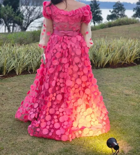 Vestido de Festa Rosa com bordados 3D