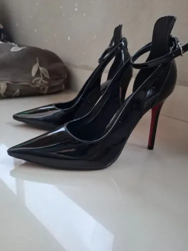 Constance - Scarpin Preto Verniz Salto Alto Fino