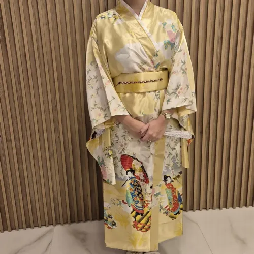 Kimono estilo japonês estampa Gueixa (Usado 1x)