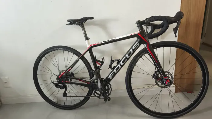 Bike carbono Focus tamanho 49