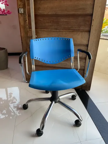 Escrivaninha + cadeira 