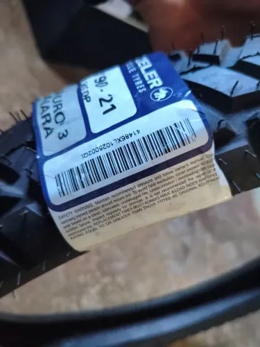 Vendo Pneu Dianteiro Enduro Sahara 3 (Léia a descrição)