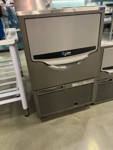 Máquina de gelo em cubos 65kg/dia - pronta entrega