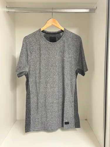 Abercrombie cinza tech tee (dry fit)