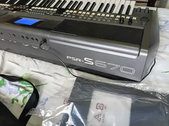 Teclado Yamaha PSR-S670