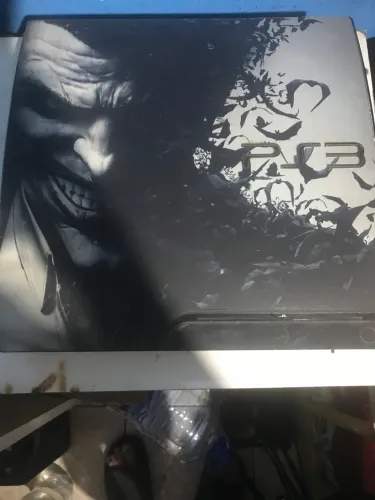 Console Playstation 3 Usado personalizado do Batman, acompanha 2 controles e carregador