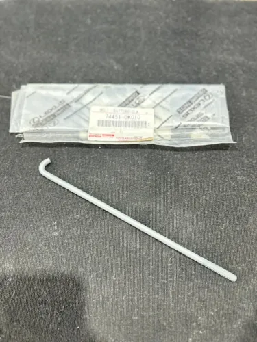 Parafuso fixação de suporte da bateria Toyota Hilux e SW4 2005 a 2015 Genuíno.