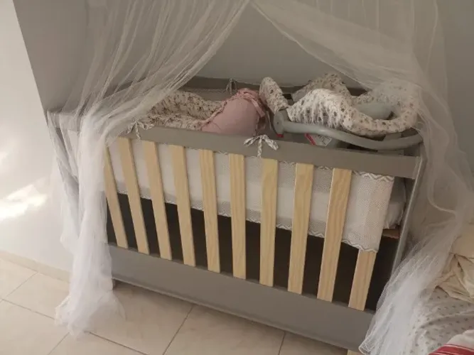 Berço Cama 2 em 1 Cinza + Colchão em Perfeito Estado