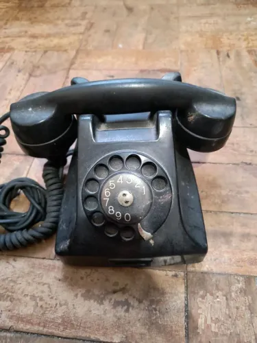 Telefone de disco antigo 