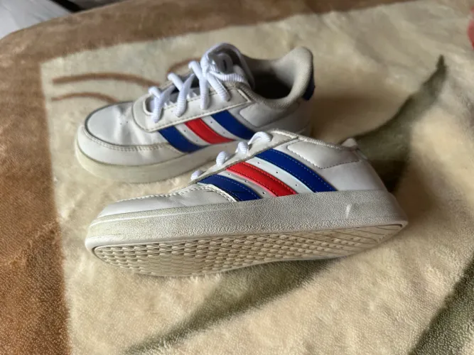 Tênis infantil adidas numero 28