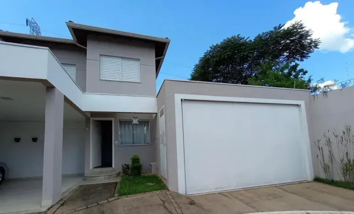Vende-se linda residência no condomínio Villagio da Colina