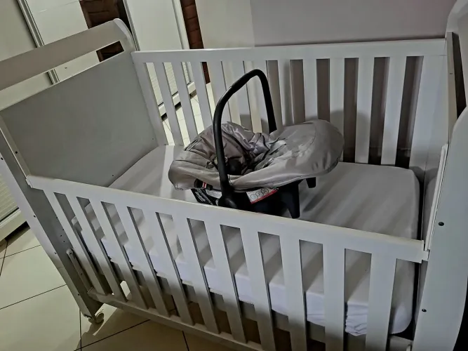 VENDO BERÇO AMERICANO COM BEBÊ CONFORTO