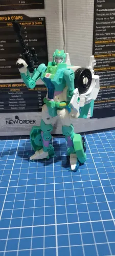 Transformers Power of the Primes Deluxe Class Moonracer