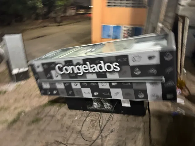 Ilha congelados Fricom semi-nova preta