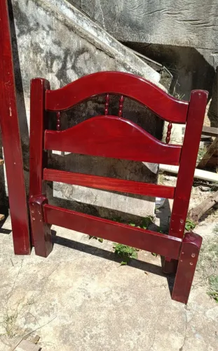 Cama de madeira maciça solteirão 