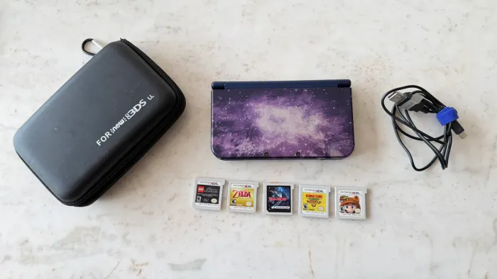 New Nintendo 3DS XL Galaxy Edition + 5 Jogos Físicos + Case