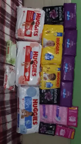 Fralda, lenço umedecido e ABS.