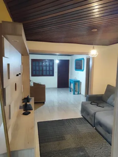 ? Ótima Oportunidade: Casa Semi-Mobiliada para Aluguel Anual!
