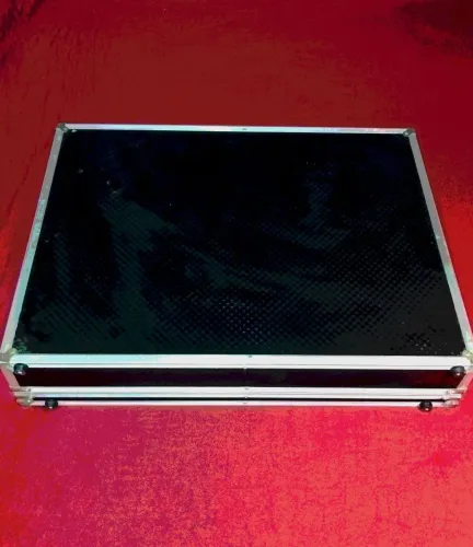Case / Maleta Rígida para Pedais de Efeito + Kit com 16 Cabos