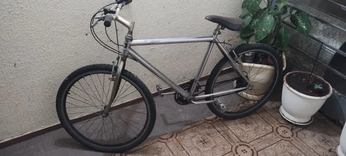Bicicleta de alumínio