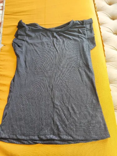 Blusas caneladas novas