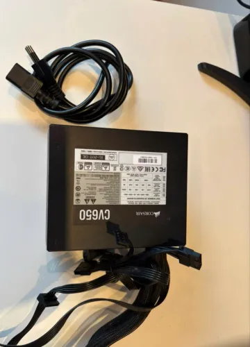 Fonte Corsair cv650