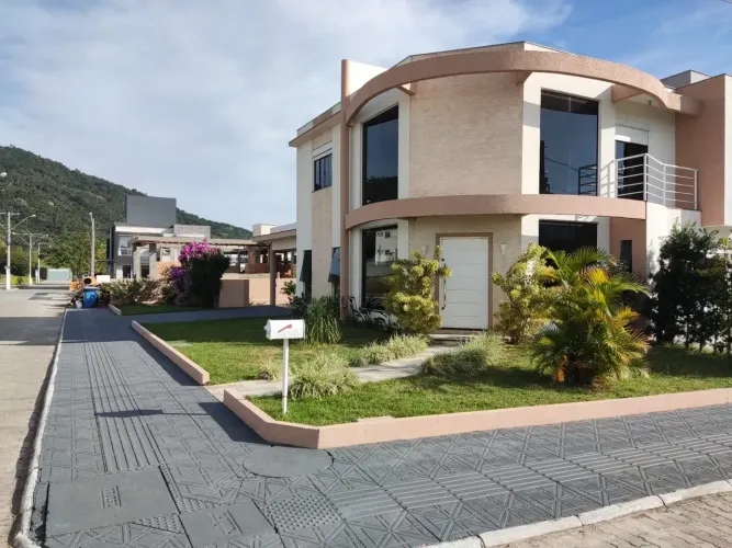 Casa mobiliada para locação no Condomínio Residencial Alto dos Ingleses