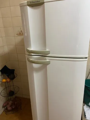 GELADEIRA 900 REAIS,FOGÃO 600 REAIS E MÁQUINA DE LAVA 600 REAIS, OU TUDO POR  1.800 REAIS