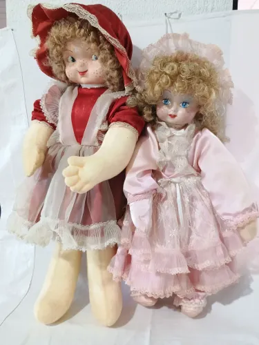 Bonecas de pano muito antigas. A cabeça é de plástico pintadas a mão