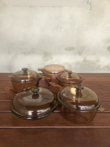 Jogo com 5 panelas caçarola retrô de vidro na cor âmbar da VISION, ORIGINAL, novíssimas!