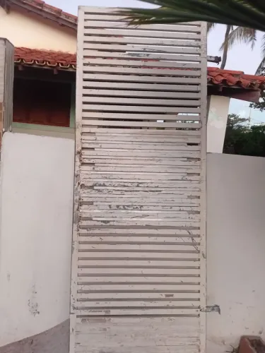 Portao de ferro medindo 80/210 altura