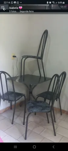 Vendo mesa de marmore com 4 cadeiras semi nova