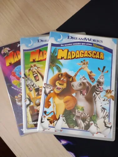 Coleção Madagascar 1, 2 e 3 (DVD).