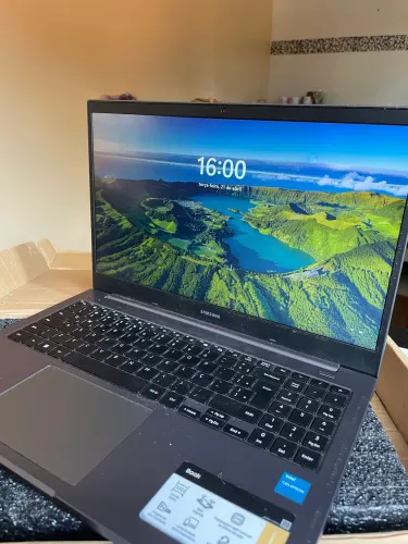 Vendo notebook Samsung book celeron Cinza