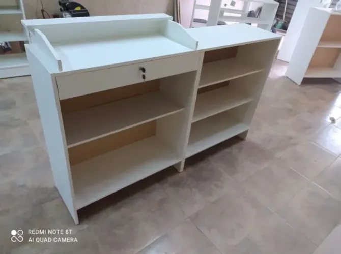 Balção comercial branco