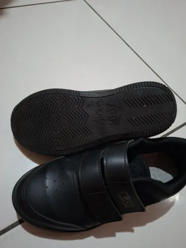 Tenis escolar kidy n33 em perfeito estado