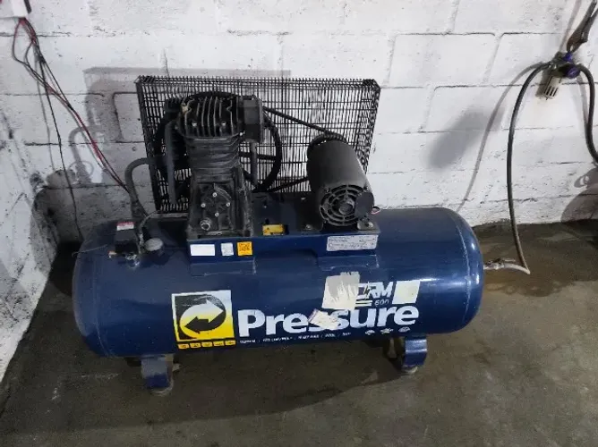 Compressor de Ar Storm 600HP 20 Pés 200L 220380V - Trifásico - Pressure