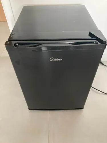 Frigobar Black Edition 67 Litros - Midea