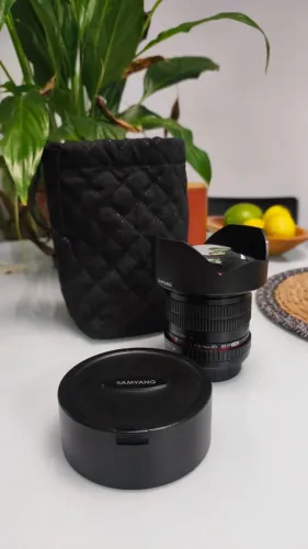 Lente Samyang 14mm f/2.8 para Canon