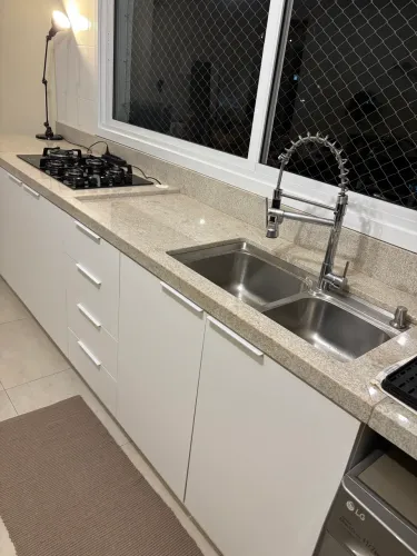 Bancada e móvel de Cozinha em granito e MDF 