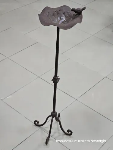 Comedouro/Bebedouro Decorativo de Ferro Para Pássaros 90cm