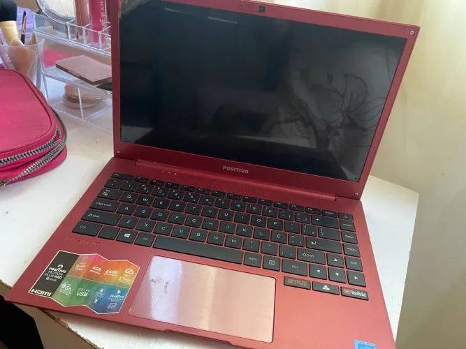 Notebook positivo com defeito para retirada de peças